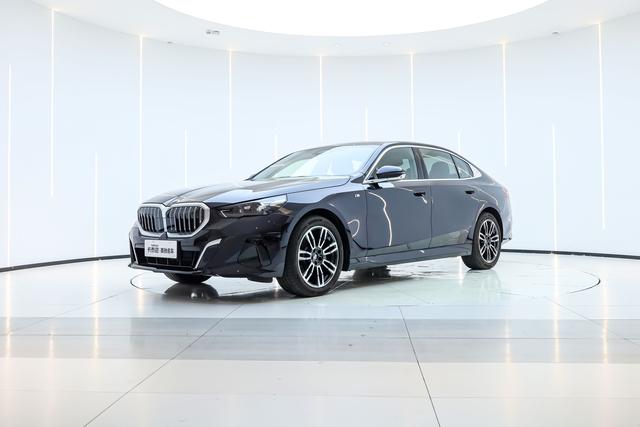 BMW 5er 2024 года выпуска