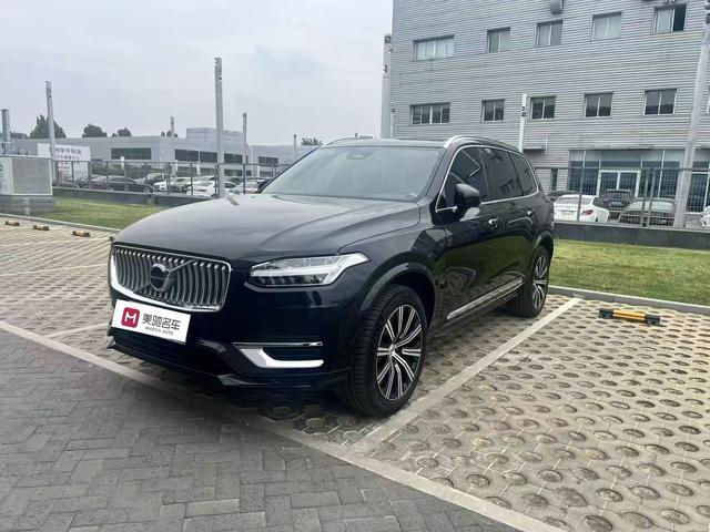 Volvo XC90 2023 года выпуска
