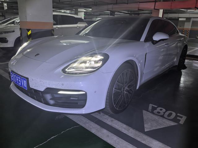 Porsche Panamera 2022 года выпуска