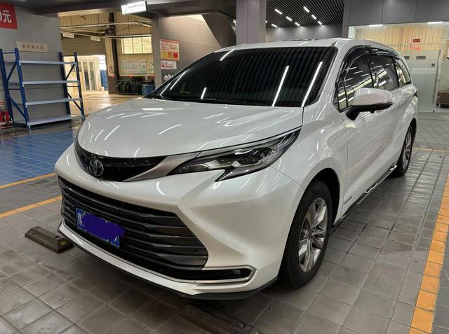 Toyota Sienna 2023 года выпуска