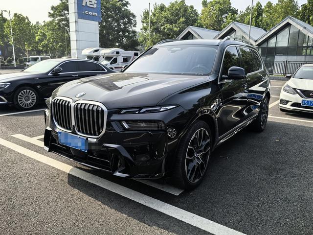 BMW X7 2023 года выпуска