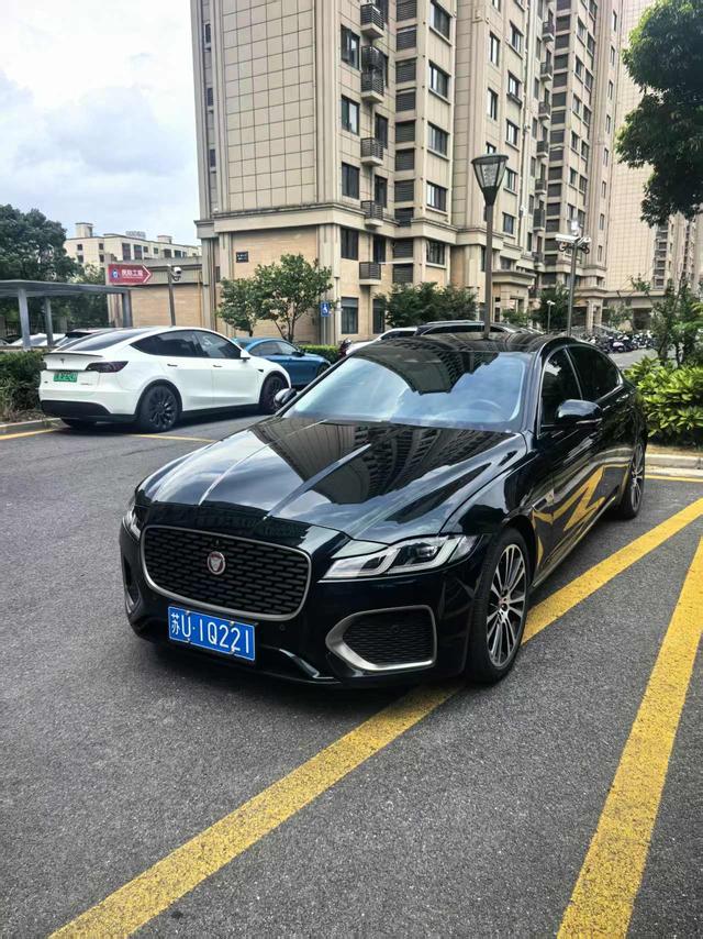 Jaguar XF 2024 года выпуска