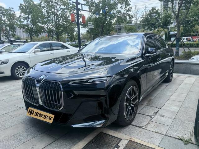 BMW 7er 2023 года выпуска
