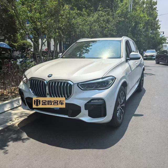 BMW X5 2021 года выпуска