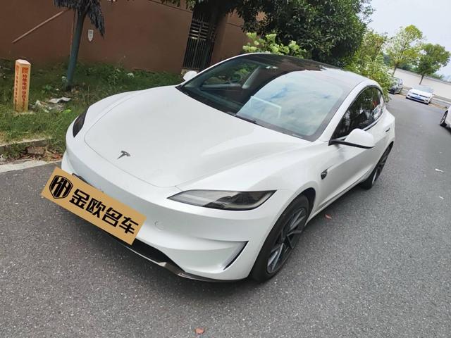 Tesla Model 3 2023 года выпуска