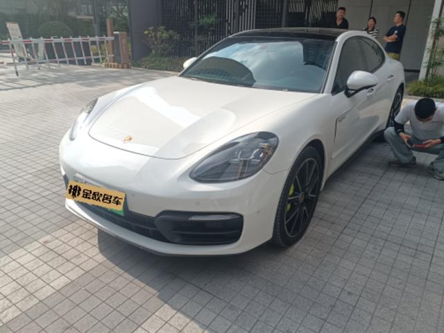 Porsche Panamera 2021 года выпуска
