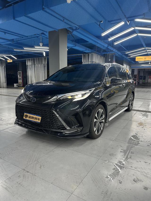 Toyota Granvia 2023 года выпуска