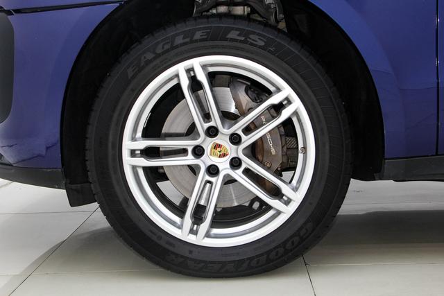 Porsche Macan 2022 Macan 2.0 T — фото 12