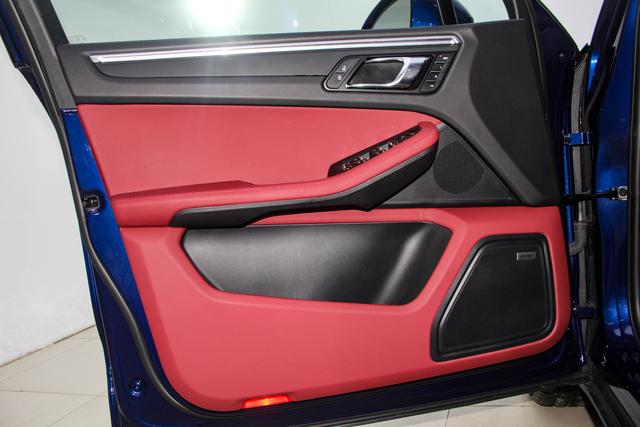 Porsche Macan 2022 Macan 2.0 T — фото 15