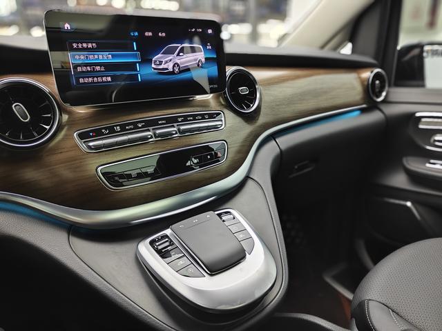 Mercedes Benz V-Class 2021 — фото 12
