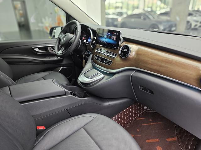 Mercedes Benz V-Class 2021 — фото 25
