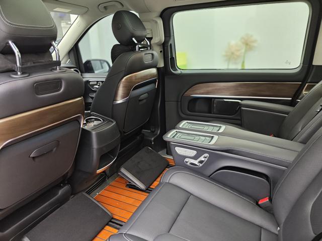 Mercedes Benz V-Class 2021 — фото 27