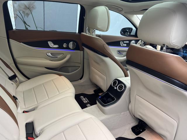 Mercedes Benz E-Class 2019 — фото 18