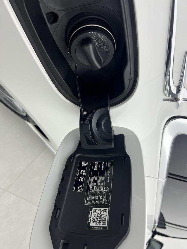 Mercedes Benz E-Class 2019 — фото 19