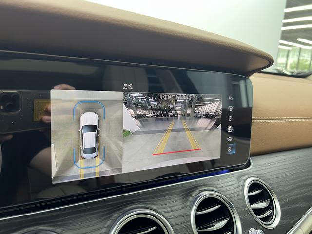 Mercedes Benz E-Class 2019 — фото 11