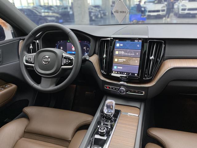 VOLVO XC60 2024 — фото 26