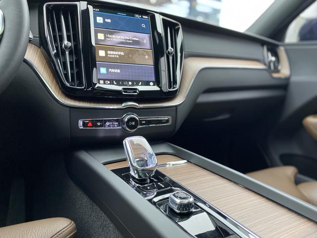 VOLVO XC60 2024 — фото 24
