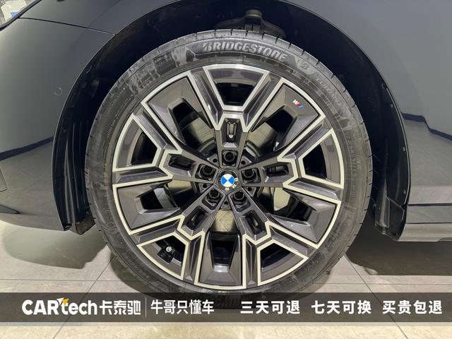 BMW 5 series 2025 Черный из Китая, фото 3