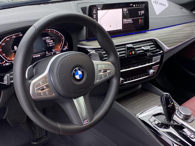BMW 5 Series 2022 — фото 25