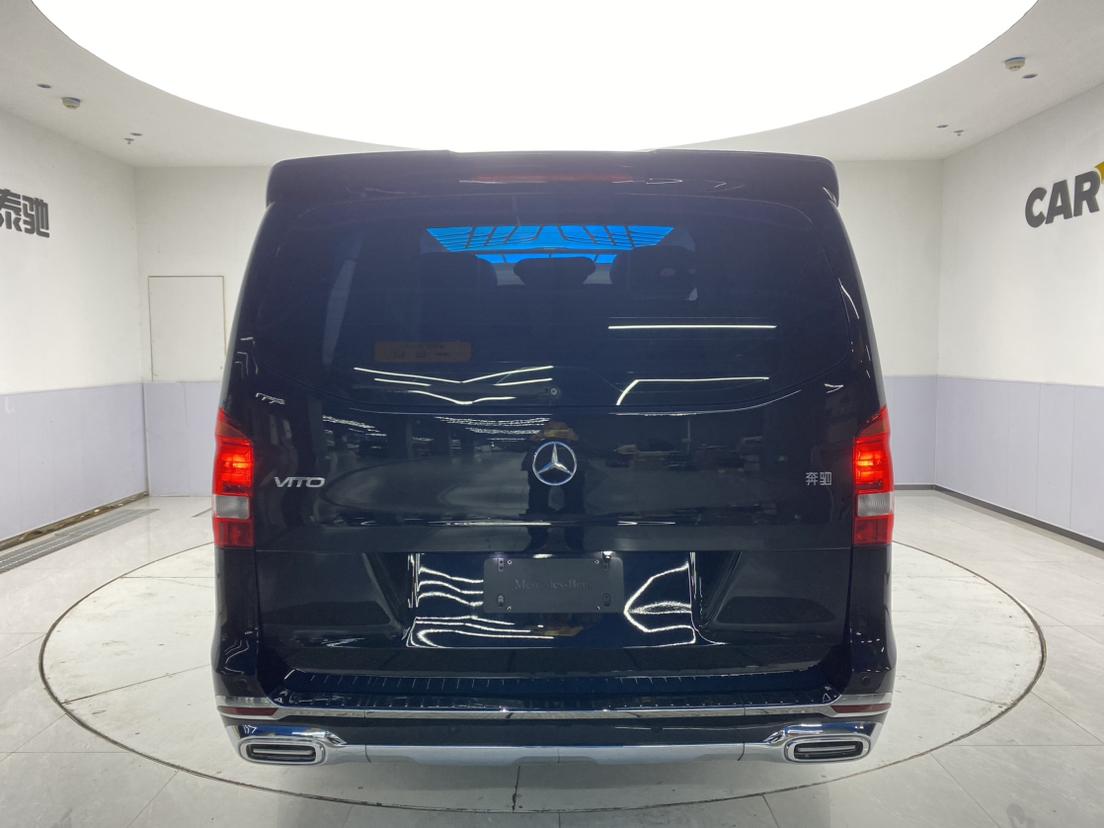 Mercedes-Benz Vito 2023 2.0T Elite 7 мест