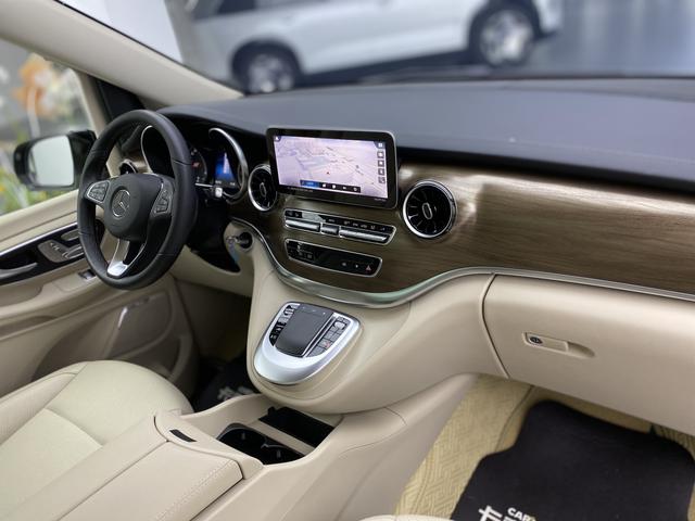 Mercedes Benz V-Class 2021 — фото 26