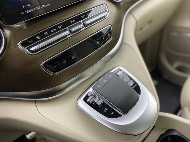 Mercedes Benz V-Class 2021 — фото 30