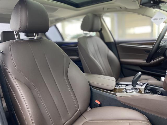 BMW 5 Series 2018 — фото 25