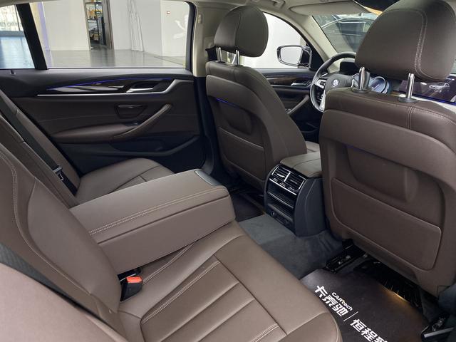 BMW 5 Series 2018 — фото 27
