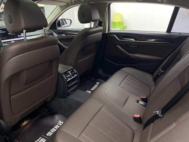 BMW 5 Series 2018 — фото 26