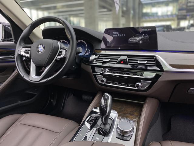 BMW 5 Series 2018 — фото 22