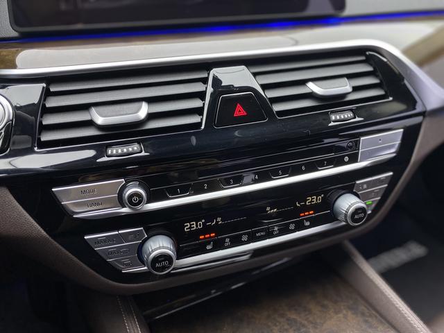 BMW 5 Series 2018 — фото 9