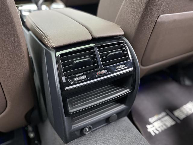 BMW 5 Series 2018 — фото 13