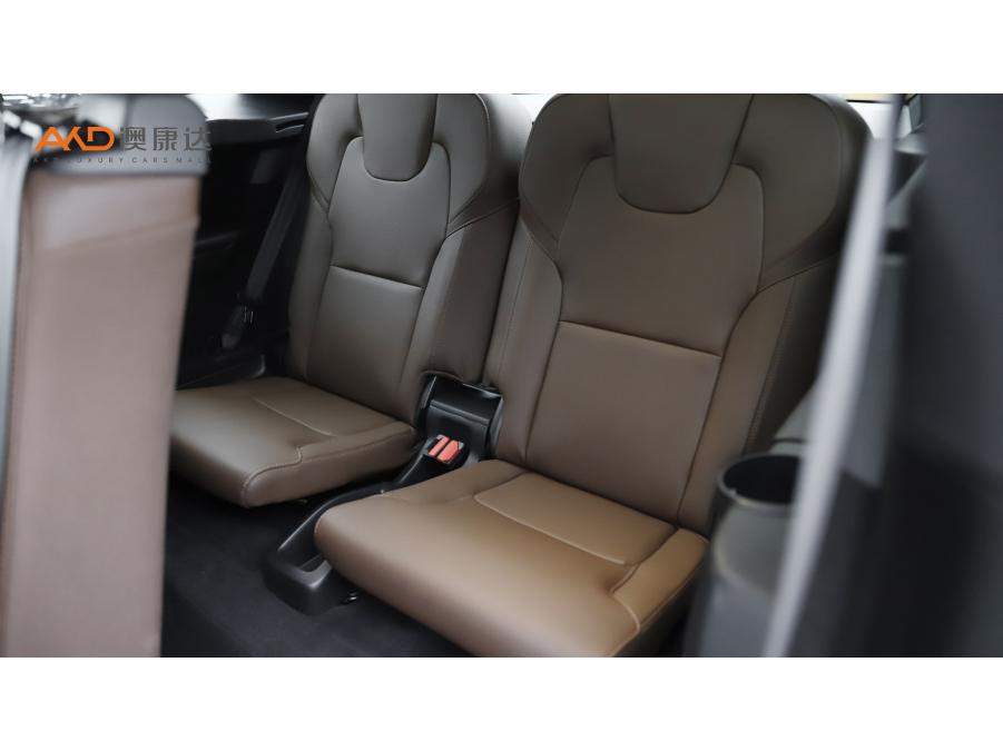 Volvo XC90 2024 B6 Luxury 7 мест