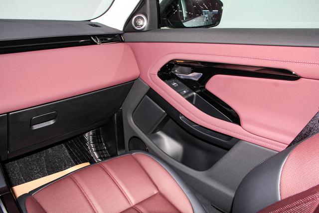 Land Rover Range Rover Evoque 2024 L 2.0 T SE — фото 17
