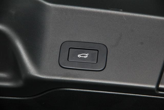 Land Rover Range Rover Evoque 2024 L 2.0 T SE — фото 19
