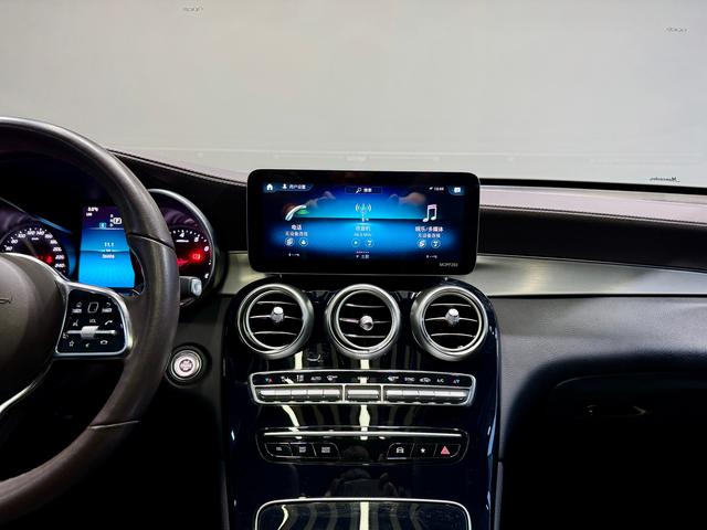 Mercedes Benz GLC 2020 — фото 12