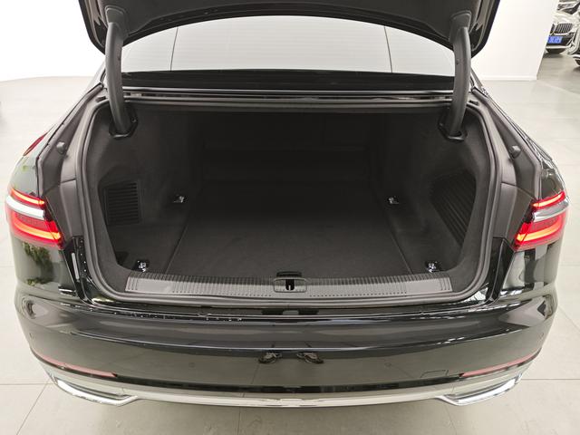 Audi A8 id 3810636 из Китая 15