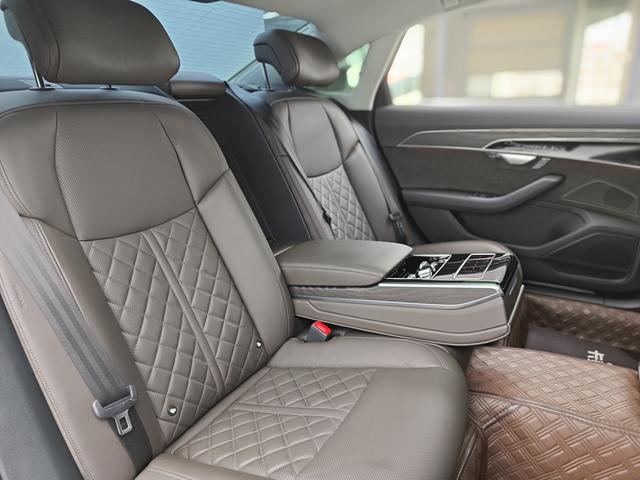 Audi A8 id 3810636 из Китая 26