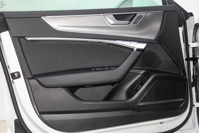 Audi A7 2024 45 TFSI — фото 17