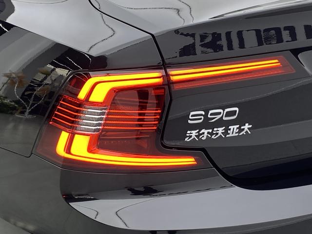 VOLVO S90 2023 — фото 9