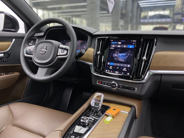 VOLVO S90 2023 — фото 23
