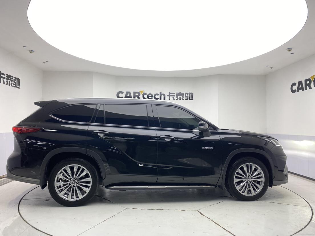 Toyota Highlander 2022 2.5L Luxury 7 мест