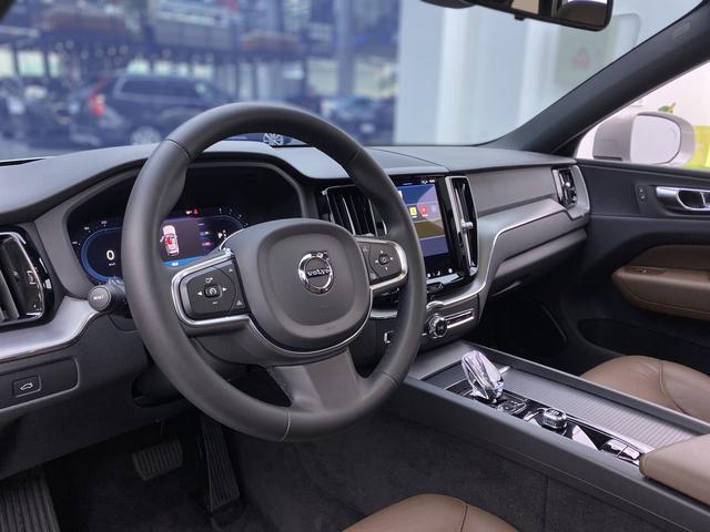 VOLVO XC60 2023 — фото 23