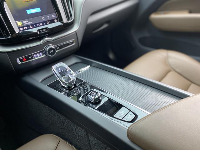 VOLVO XC60 2023 — фото 19