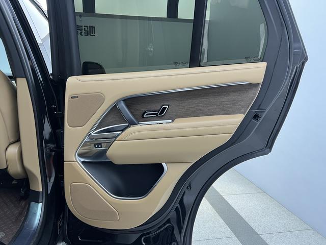 Land Rover Range Rover 2023 Черный из Китая, фото 4