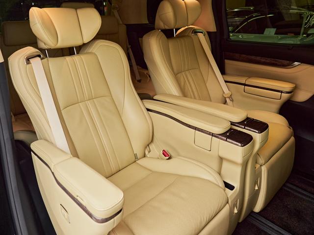 Toyota Vellfire 2021 2.5 L HV — фото 18