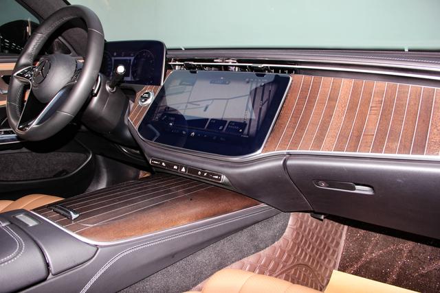 Mercedes-Benz E-Class 2024 E 300 L — фото 15