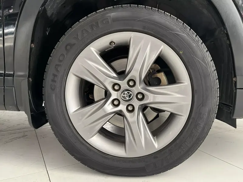 Toyota Highlander — фото 10