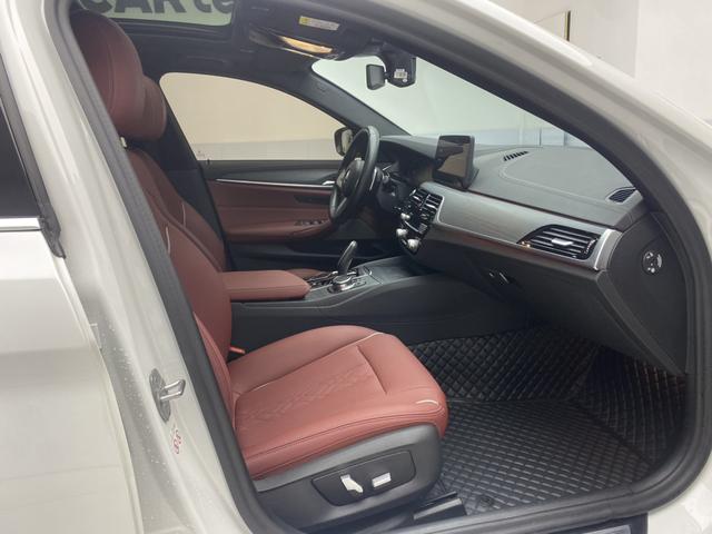 BMW 5-Series 2023 530 Li Leading M — фото 16