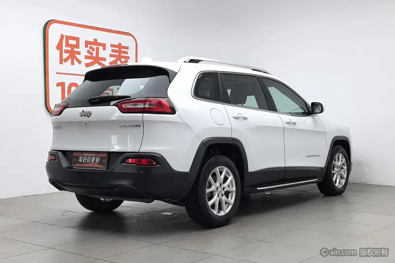 Jeep Cherokee — фото 4